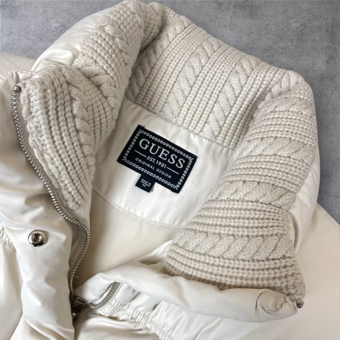 게스 Guess 아이보리 페더 라이트 푸퍼 숏패딩 XS 상품이미지2