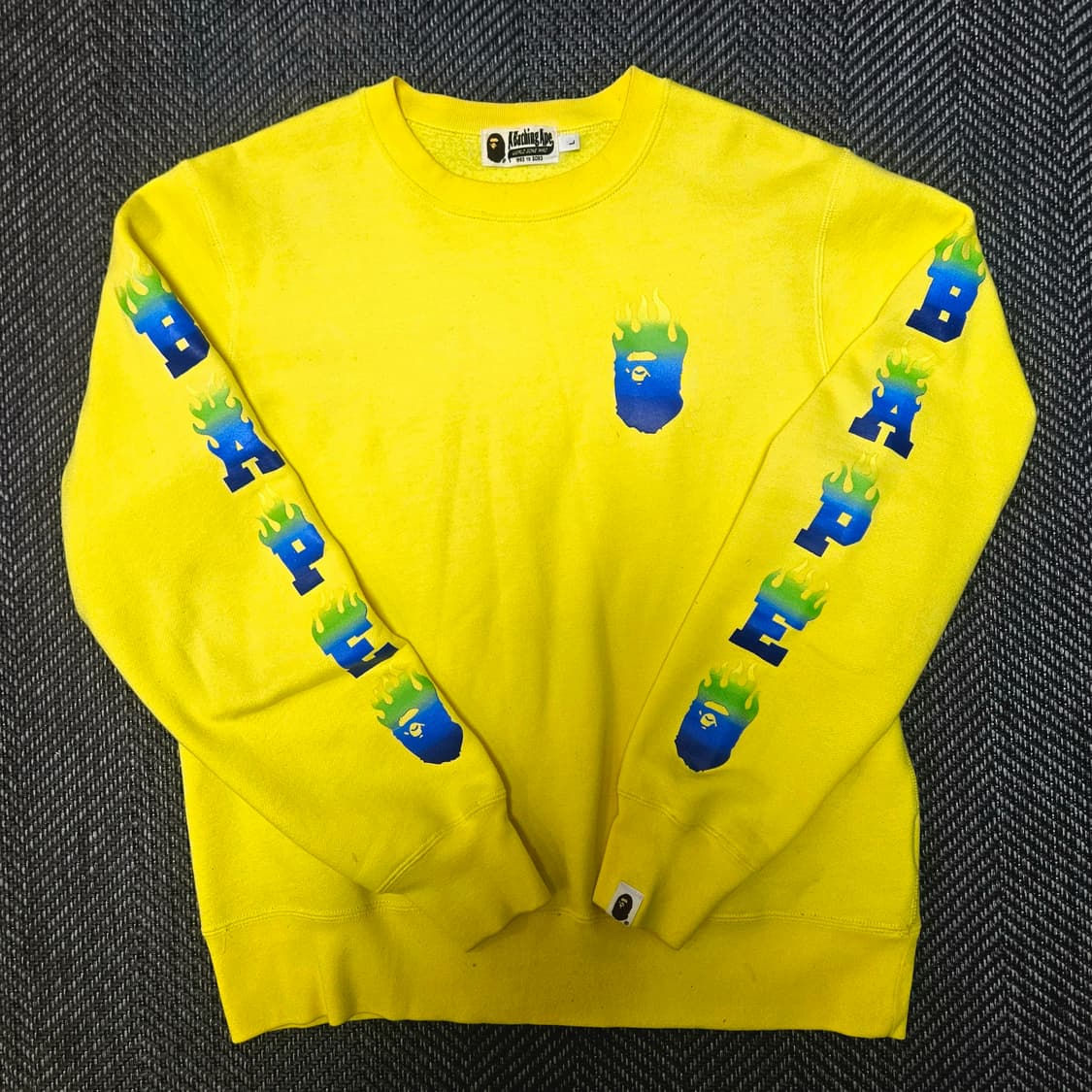 베이프 플레임 로고 맨투맨 L 상품이미지1