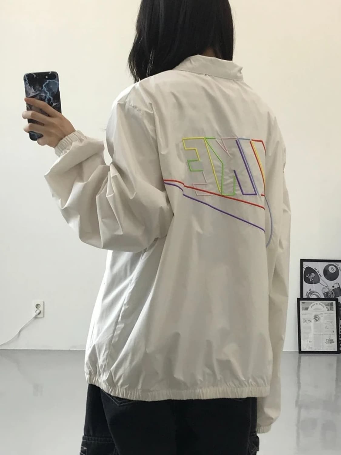 나이키 화이트 후면 빅 로고 바람막이 상품이미지2