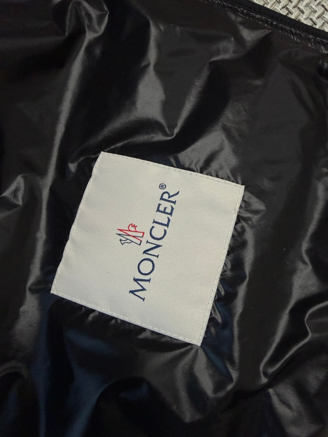 [새상품급/오케이몰]23fw 국문택 몽클레어 패딩조끼 2 블랙 상품이미지7