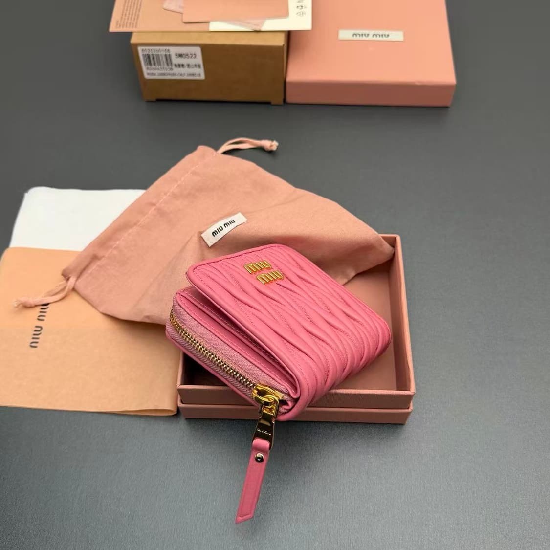 미우 미우 마테라쎄 나파 가죽 동전 지갑 베고니아 핑크 상품이미지2