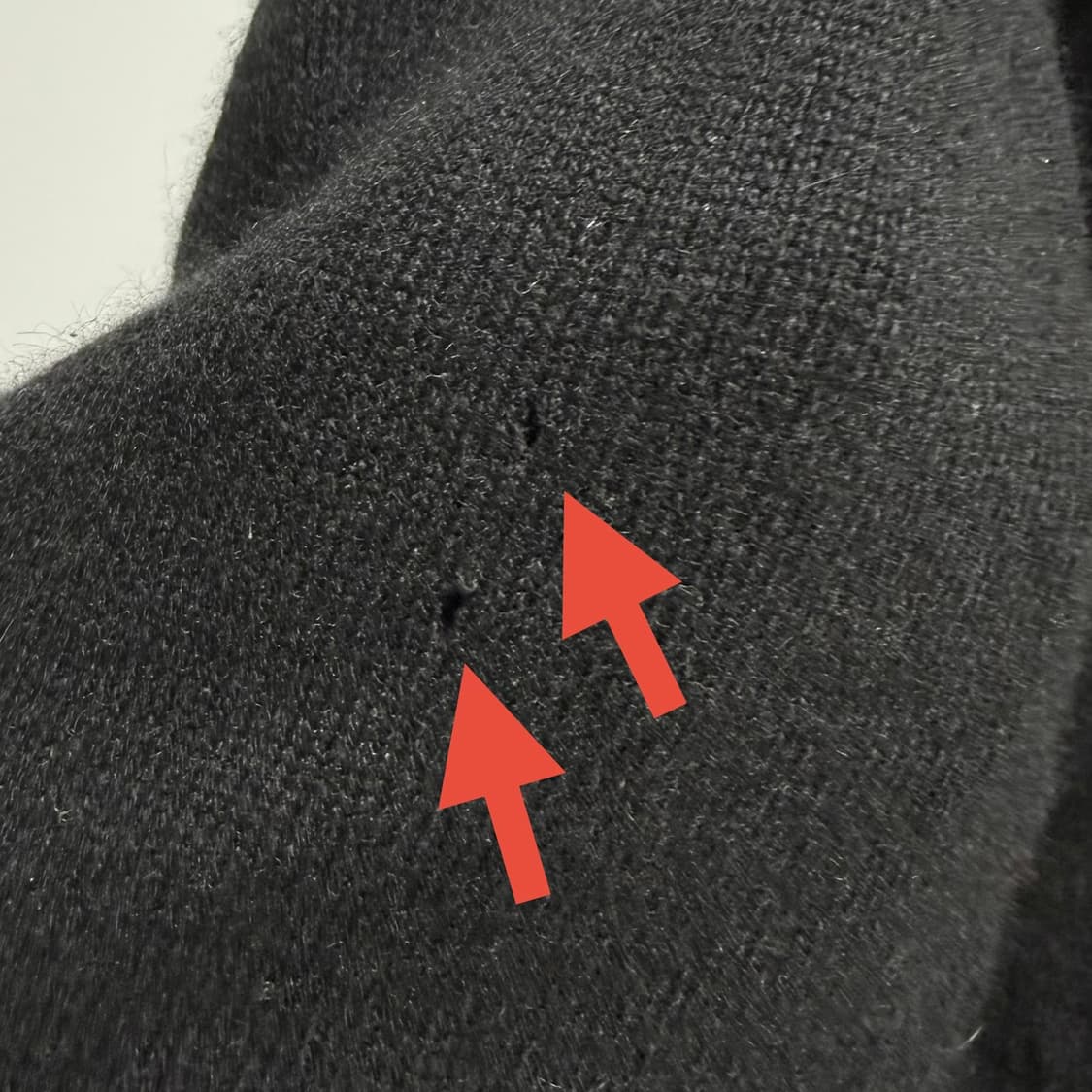 [캐시미어 100%] 유니클로 블랙 브이넥 니트 M 상품이미지4