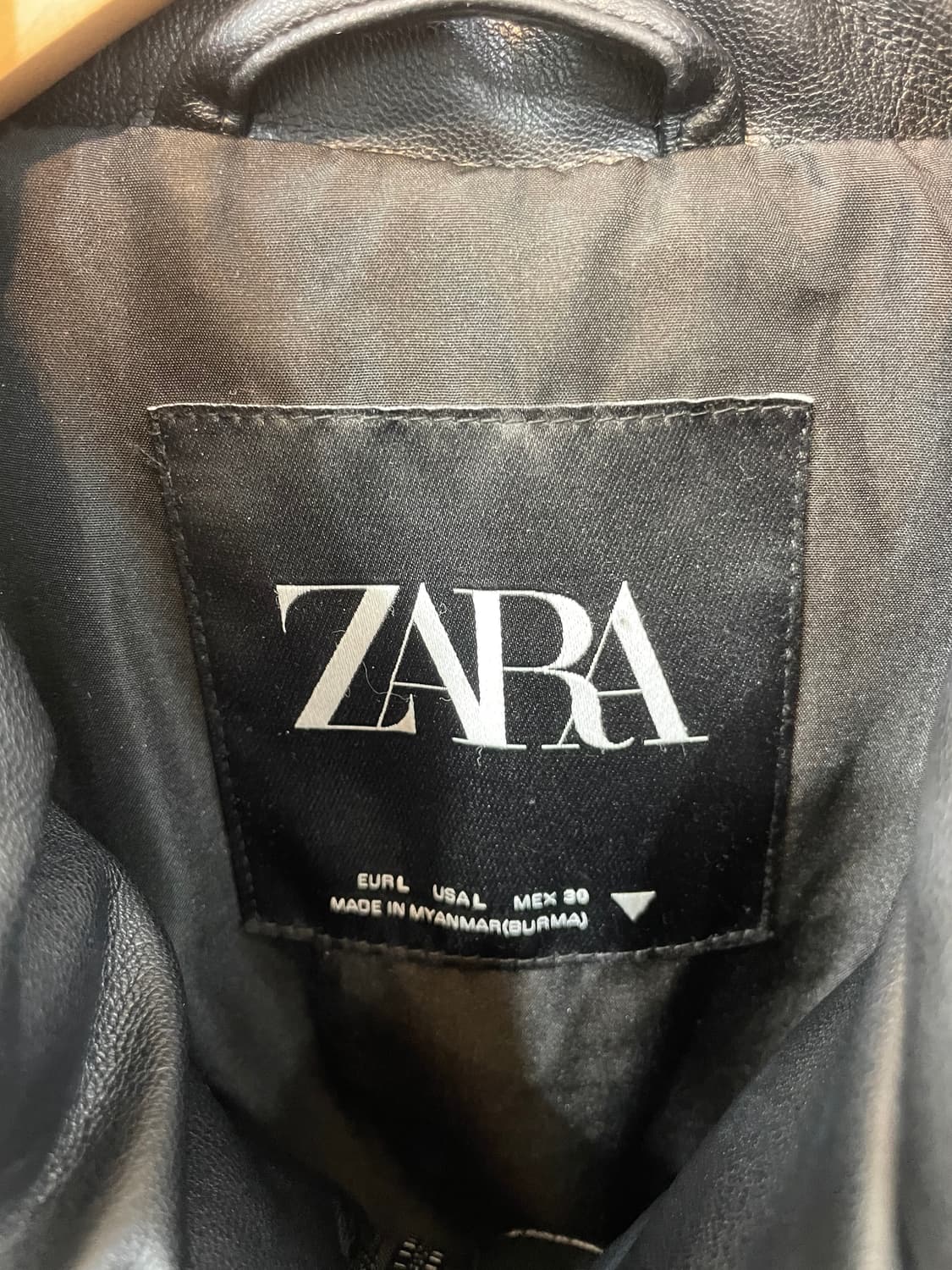 자라 블랙 레더 크롭 패딩 L 상품이미지4