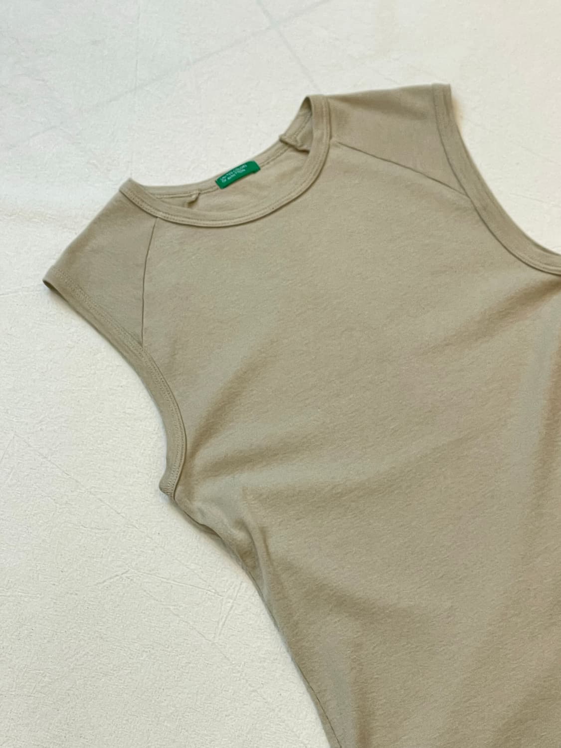 베네통 베이지 민소매티셔츠 상품이미지3