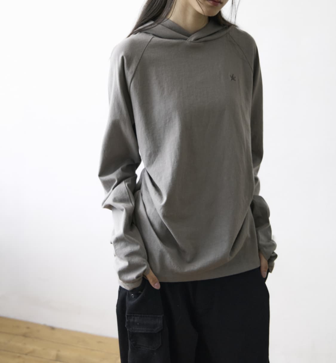 더콜디스트모먼트 후디 셔링 롱 슬리브  상품이미지1