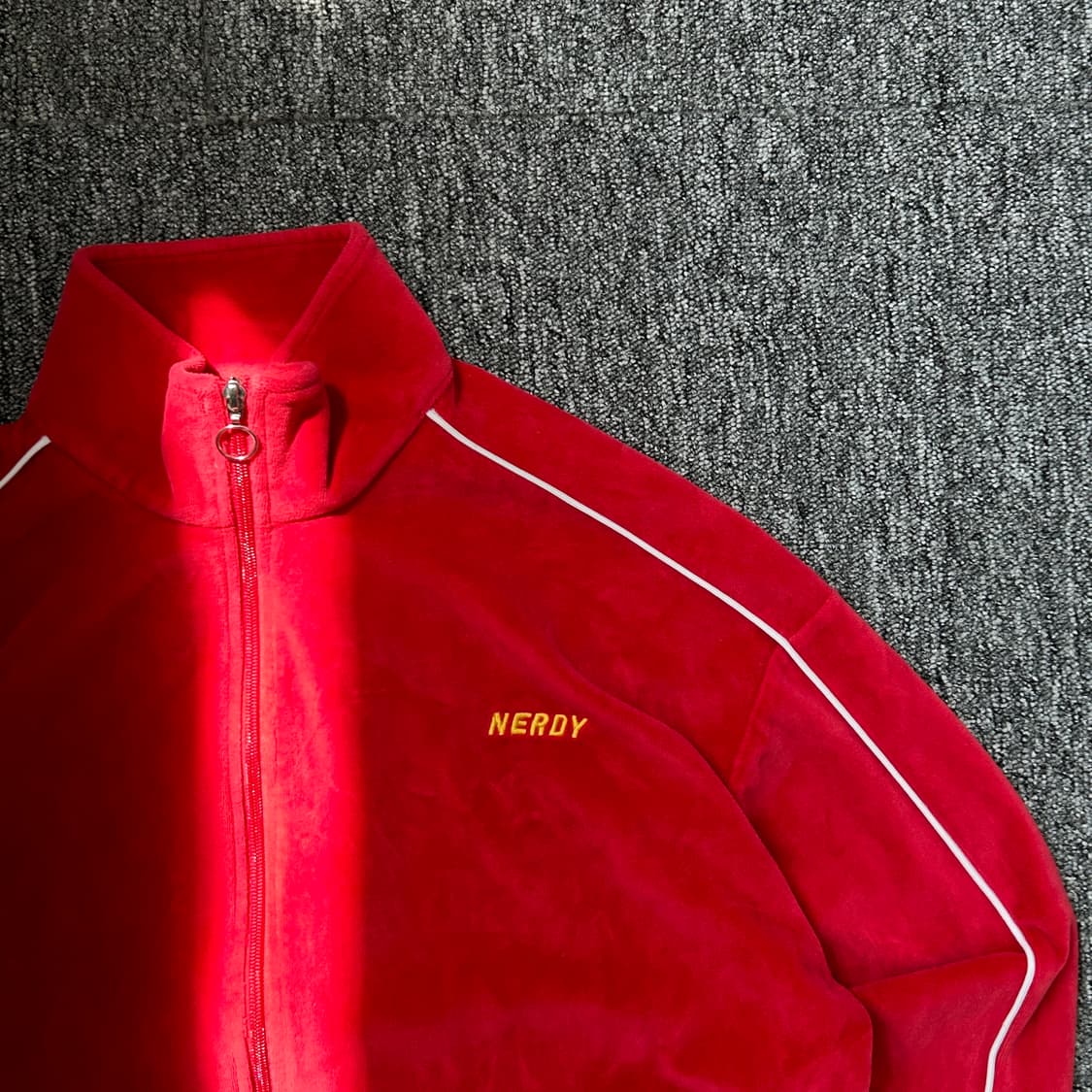 널디 레드 벨벳 트랙탑 져지 상품이미지2