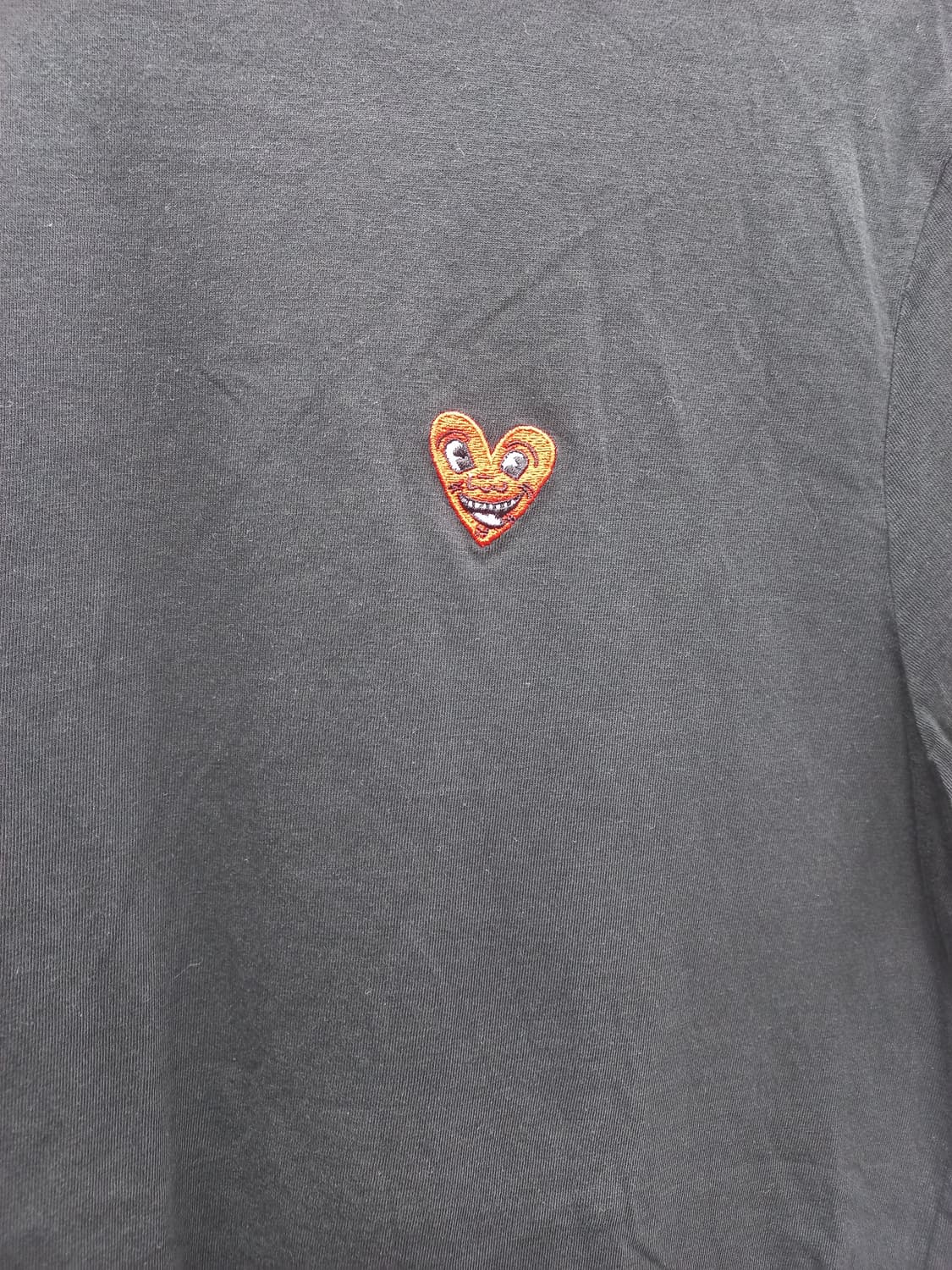 꼼데가르송 키스해링 콜라보 하트 로고 반팔티 (공용95) 상품이미지6