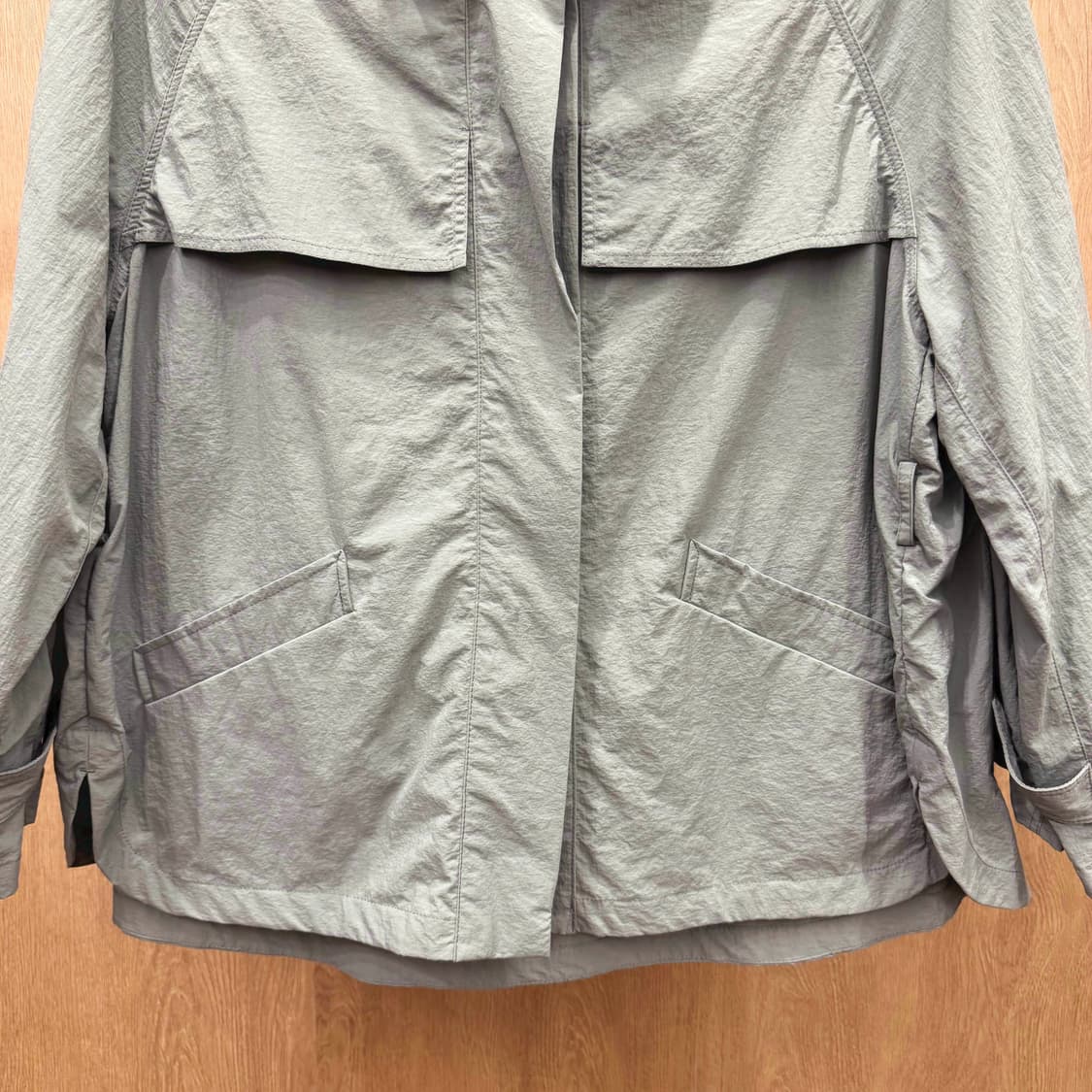 베라왕 나일론 트렌치 숏 자켓 케이프 디테일 히든버튼 포켓 카키그린 상품이미지5