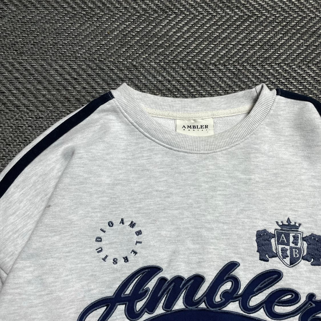 엠블러 빅로고 크롭 스웻 맨투맨 그레이o 5292 상품이미지4