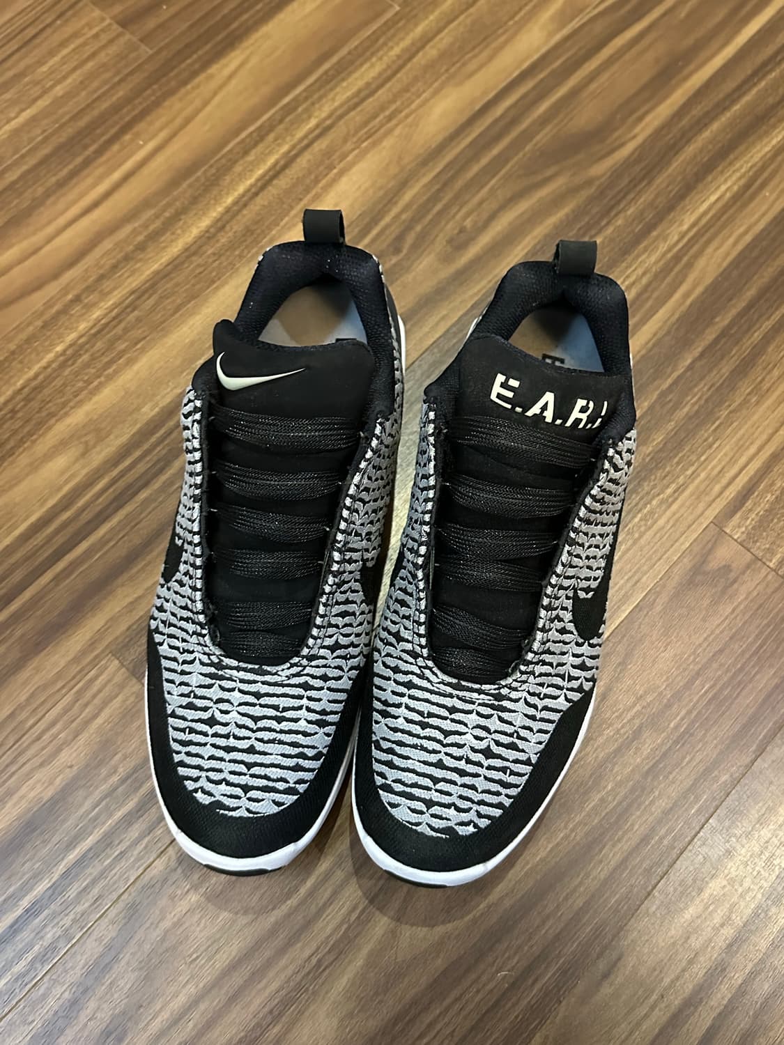 나이키 E.A.R.L 스니커즈  300~310 상품이미지6