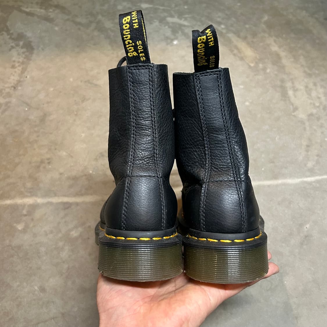 230) 닥터마틴 파스칼 8홀 나파 블랙 부츠 상품이미지6