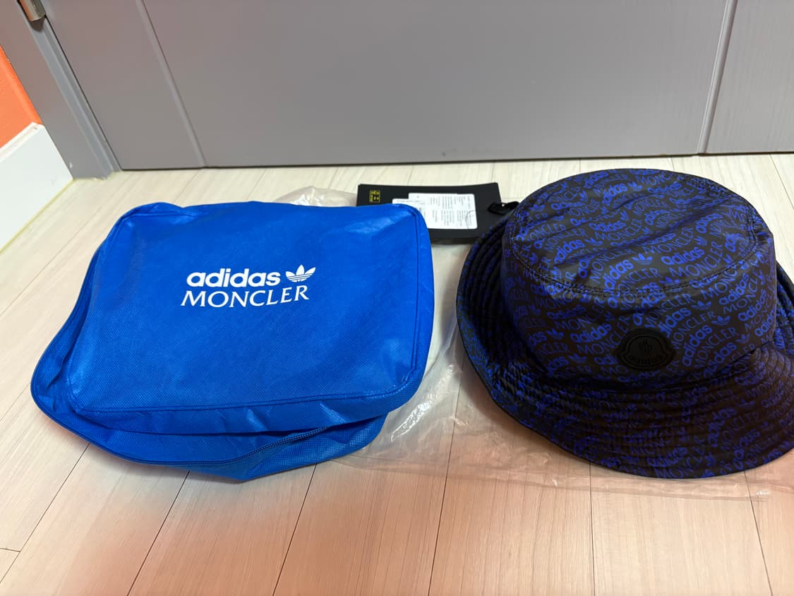 몽클레어 X 아디다스 리보서블 버킷햇 XL (새상품) 판매합니다. 상품이미지1