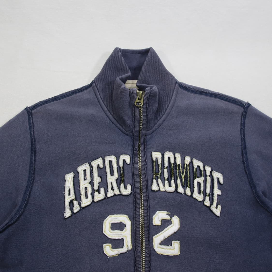 (착용컷) 아베크롬비 자수 스웻 집업 (남성용 100) 상품이미지4
