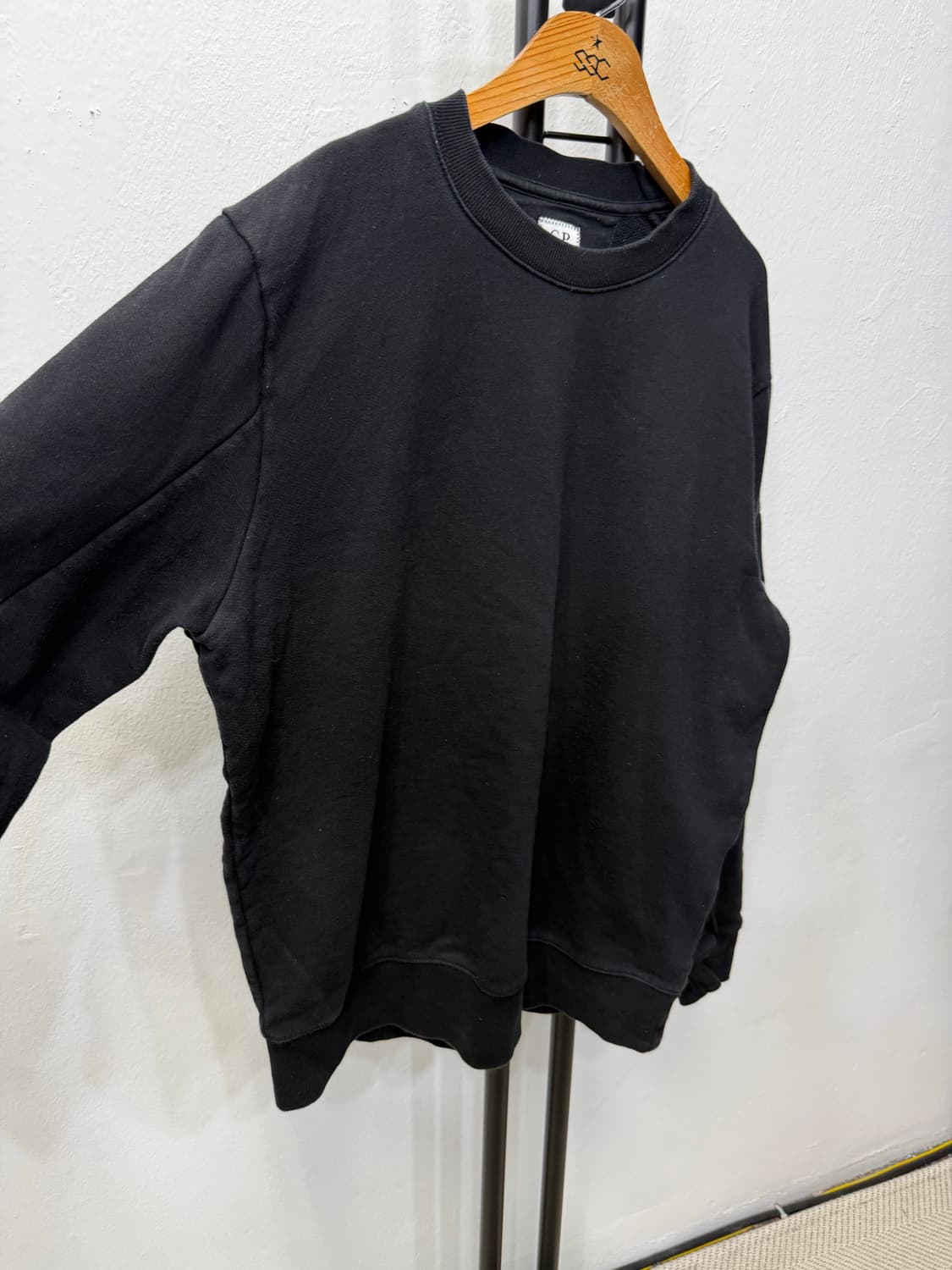 정품) CP컴퍼니 블랙 렌즈 맨투맨 XL 상품이미지2