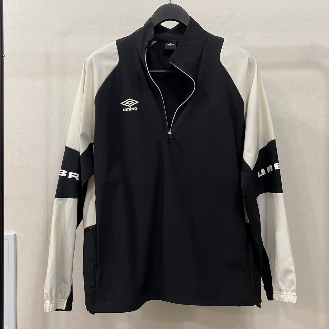 엄브로 워밍업 스트레치 하프집업 탑 상품이미지1