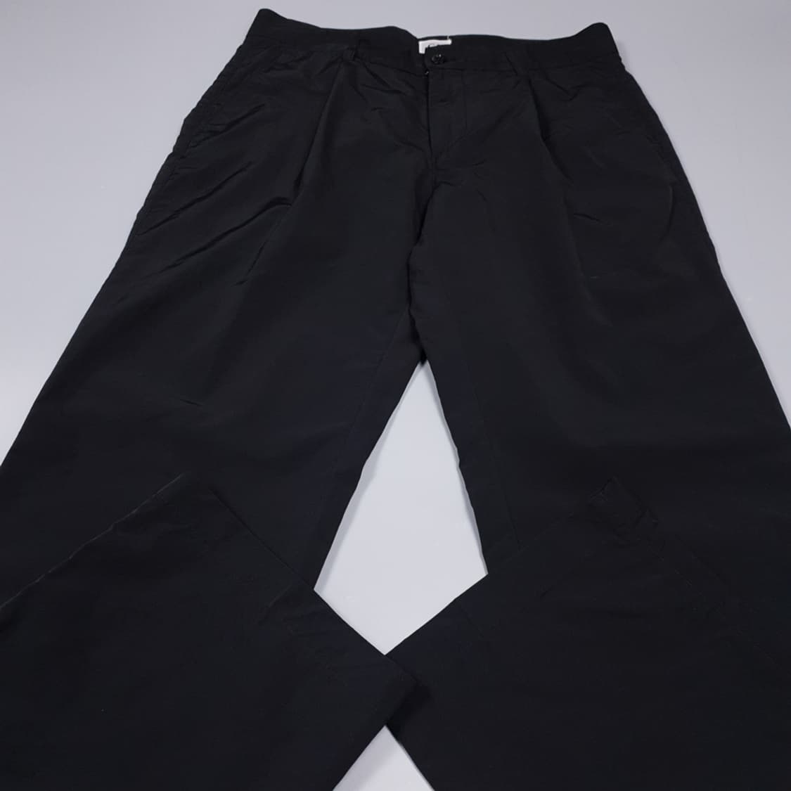 씨피컴퍼니 블랙 핀턱 레귤러핏 나일론 팬츠 SIZE 3 상품이미지3