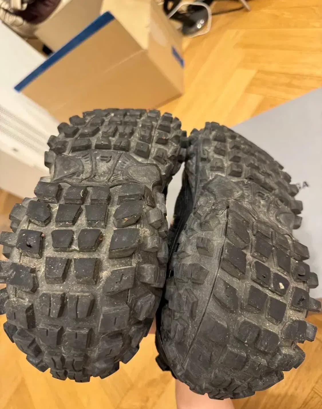 발렌시아가 디펜더 41 상품이미지3