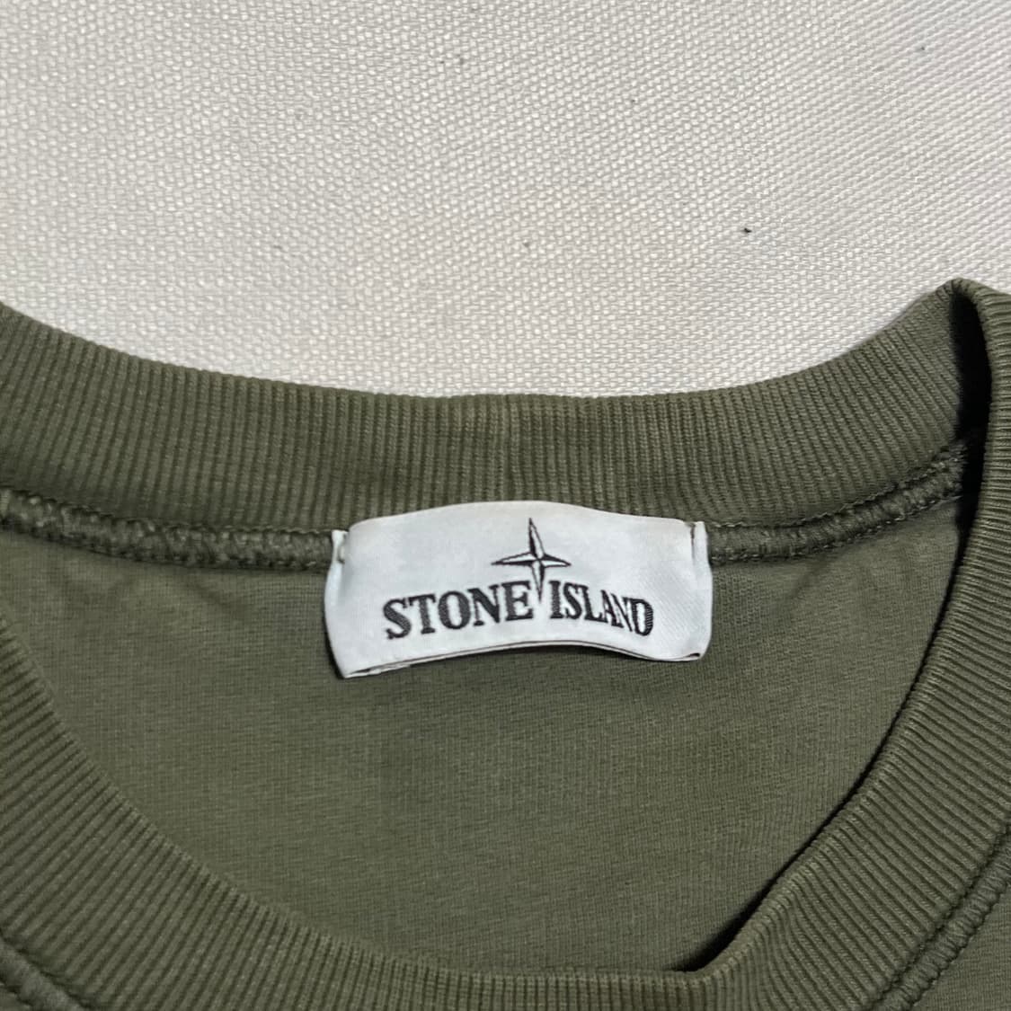 XL 스톤아일랜드 와펜 패치 카키 맨투맨 상품이미지5