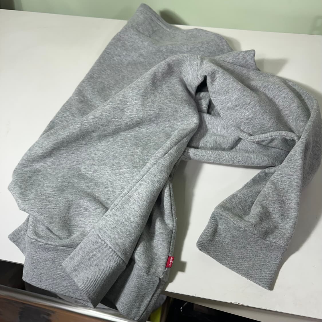 L 리바이스 그레이 카모프린팅 로고 오버핏 코튼 맨투맨 상품이미지4