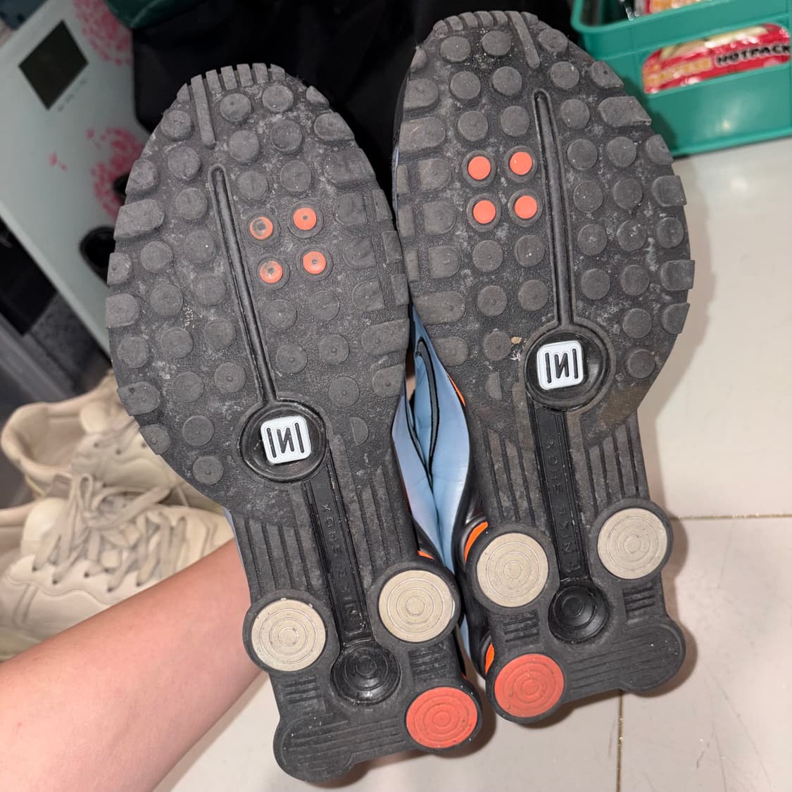 [w250] 나이키  샥스 R4 블루 틴트 토탈 오렌지 상품이미지4