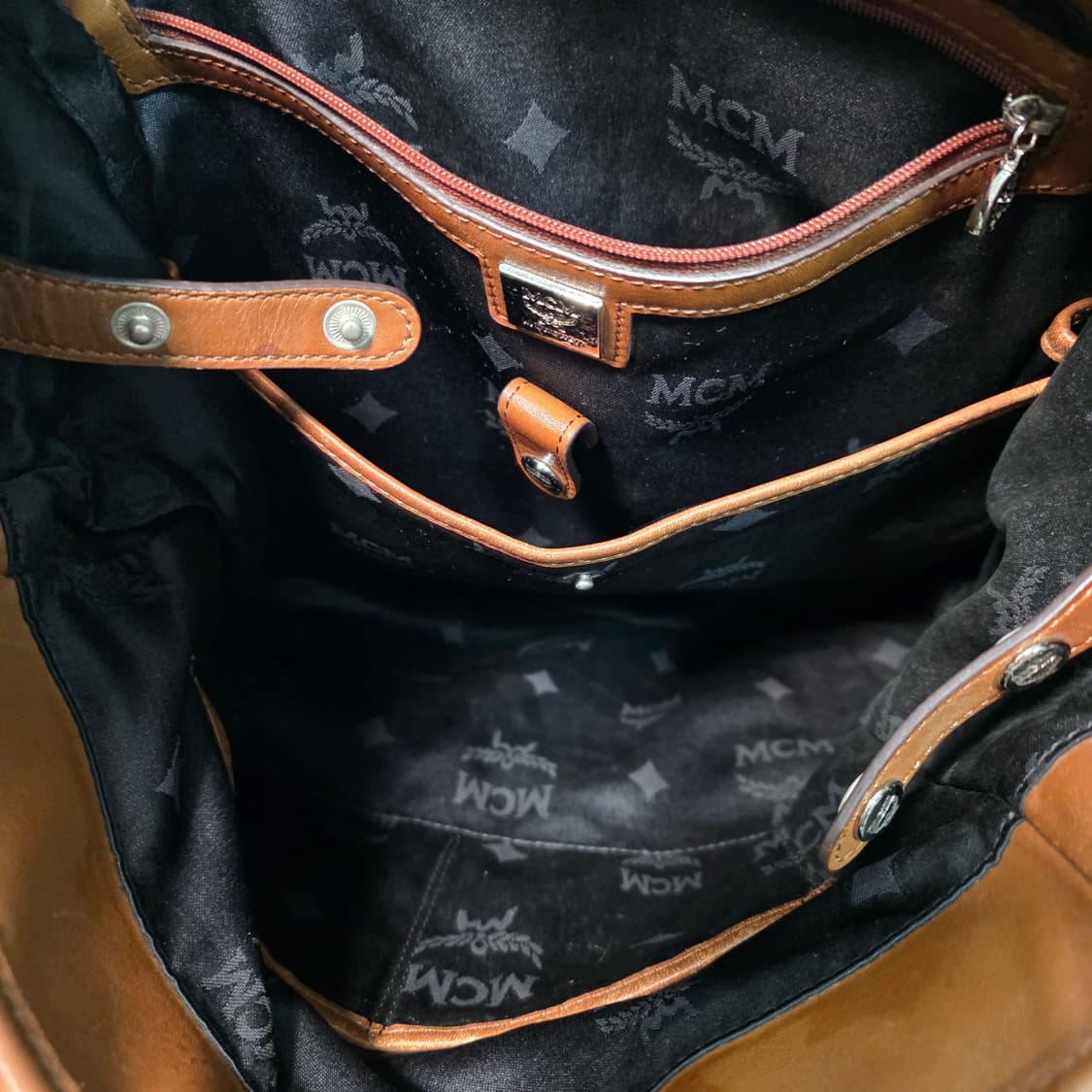 MCM 레더 트리밍 백팩 블랙 2way 데일리 (빈티지) 상품이미지4