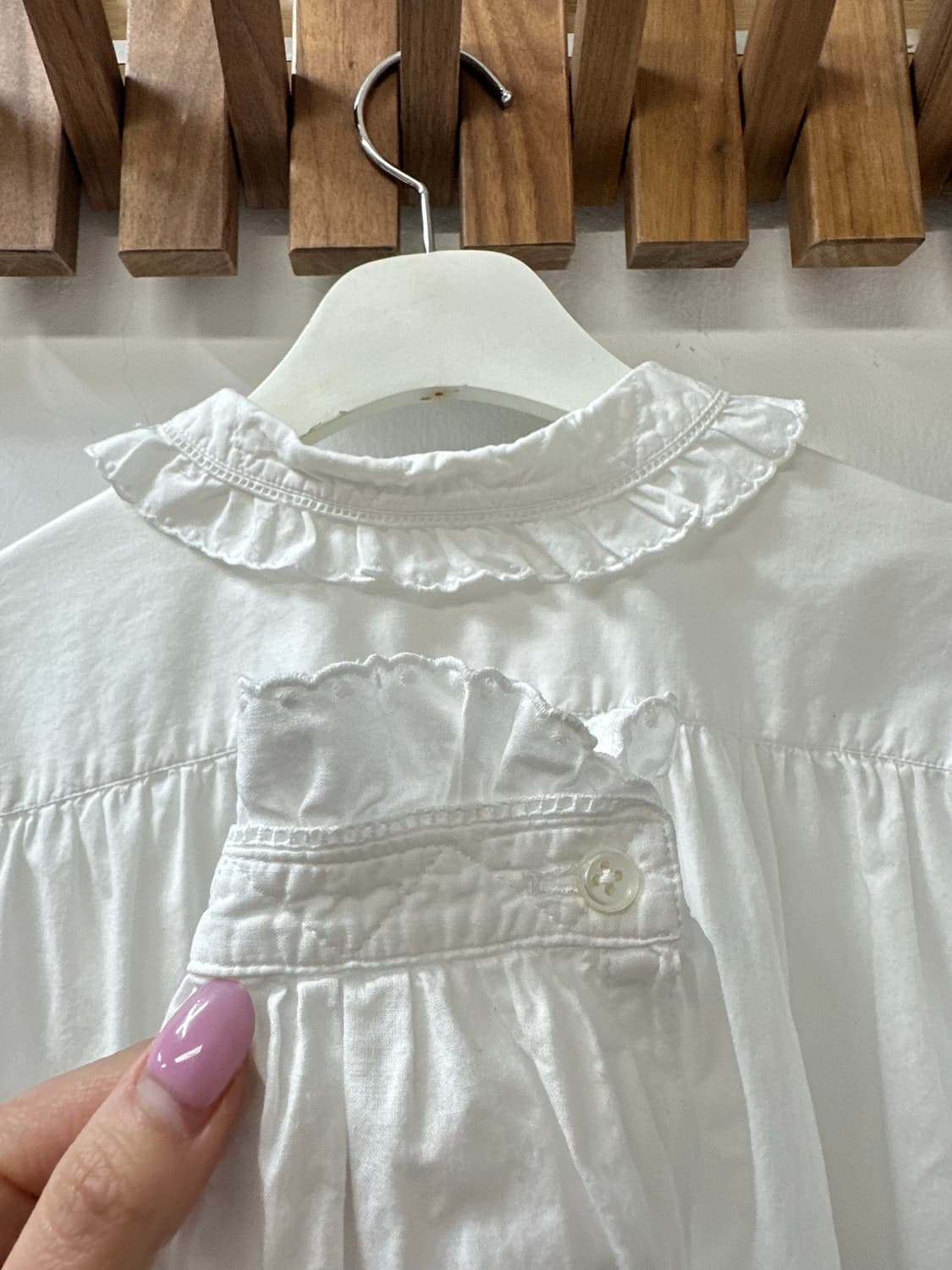 Pink House 핑크하우스 둥근카라프릴 핀턱 레이스 퍼프소매블라우스 상품이미지7