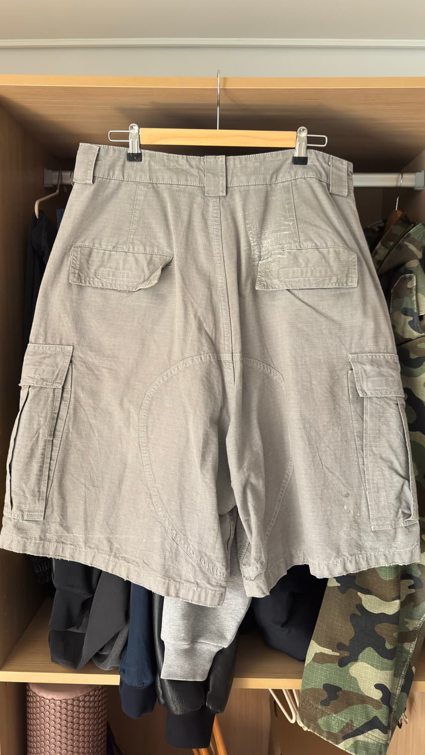 발렌시아가 카고 버뮤다 쇼츠 상품이미지2