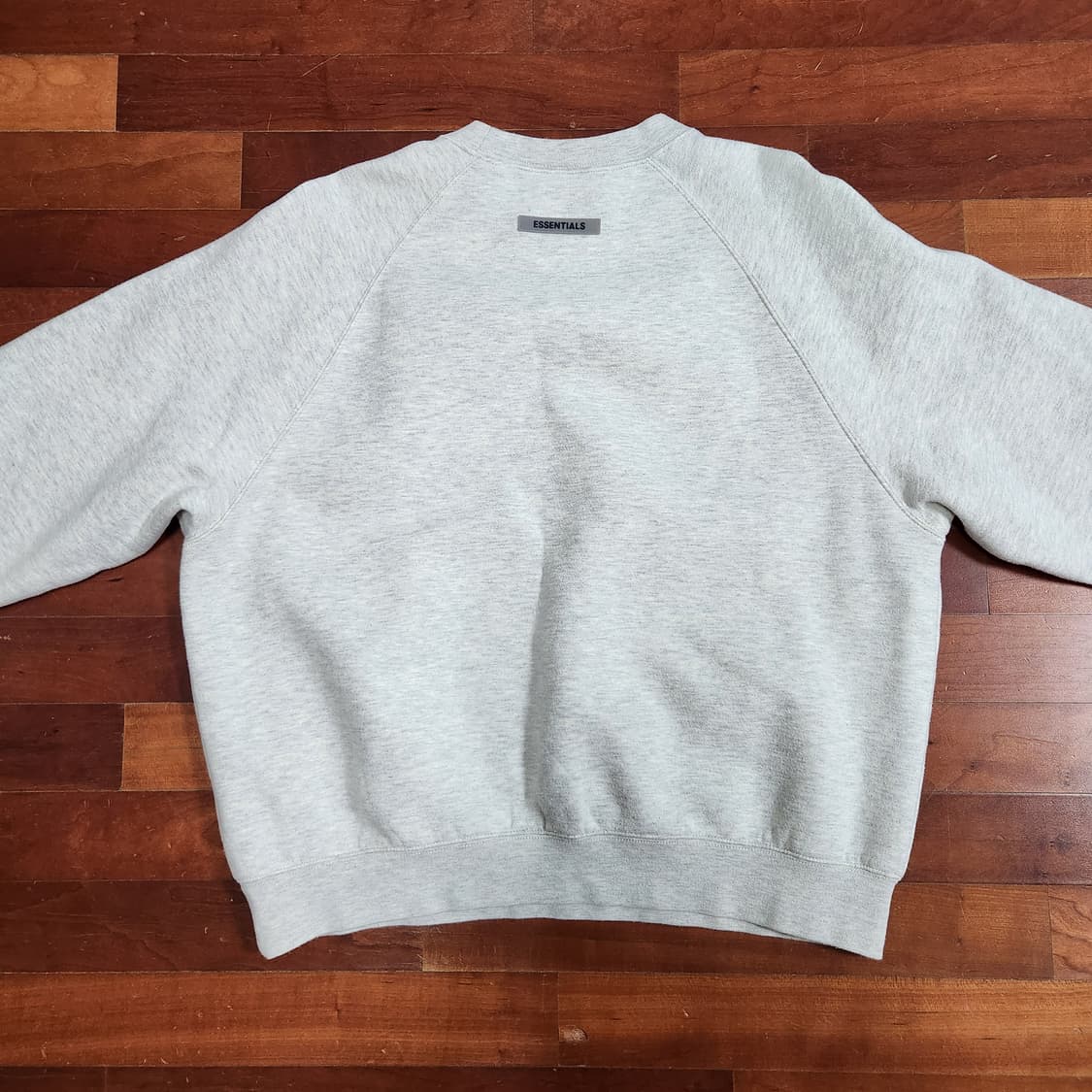 피어오브갓 에센셜 3D 실리콘 앞로고 크루넥 맨투맨 오트밀 상품이미지7