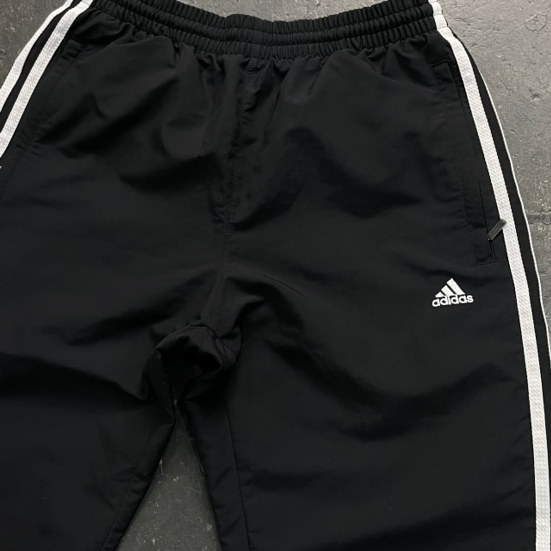 100 아디다스ㅏ 나일론 팬츠  상품이미지2