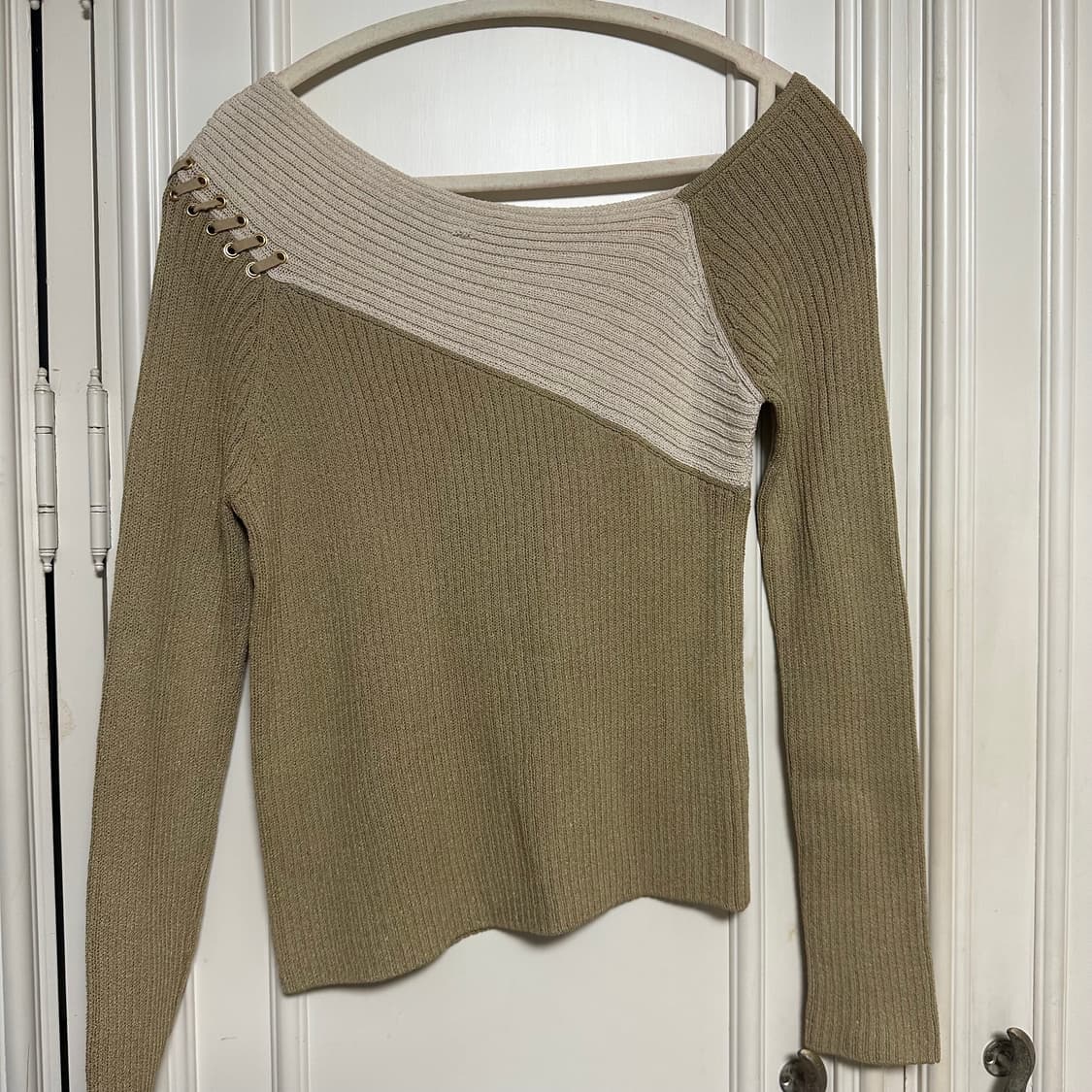 ST. JOHN SPORT 배색 니트 탑 아일렛 니트 상품이미지4