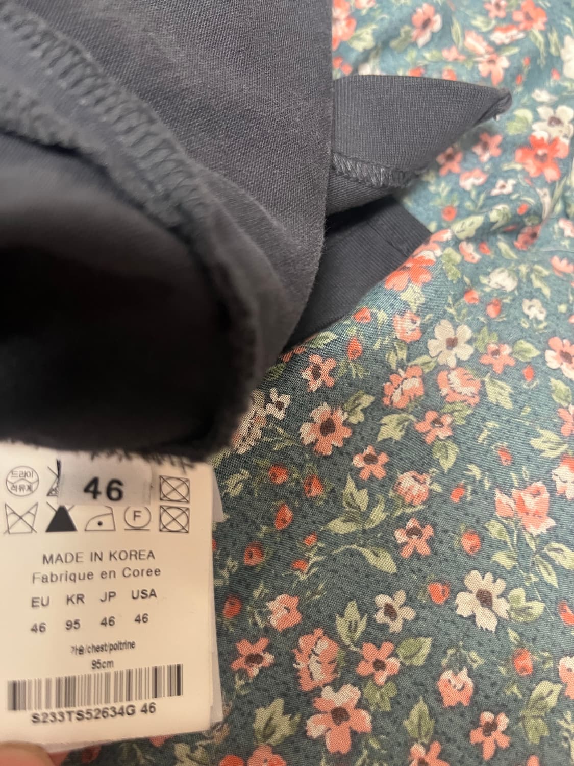 솔리드옴므 나비 백로고 그레이티셔츠 상품이미지3