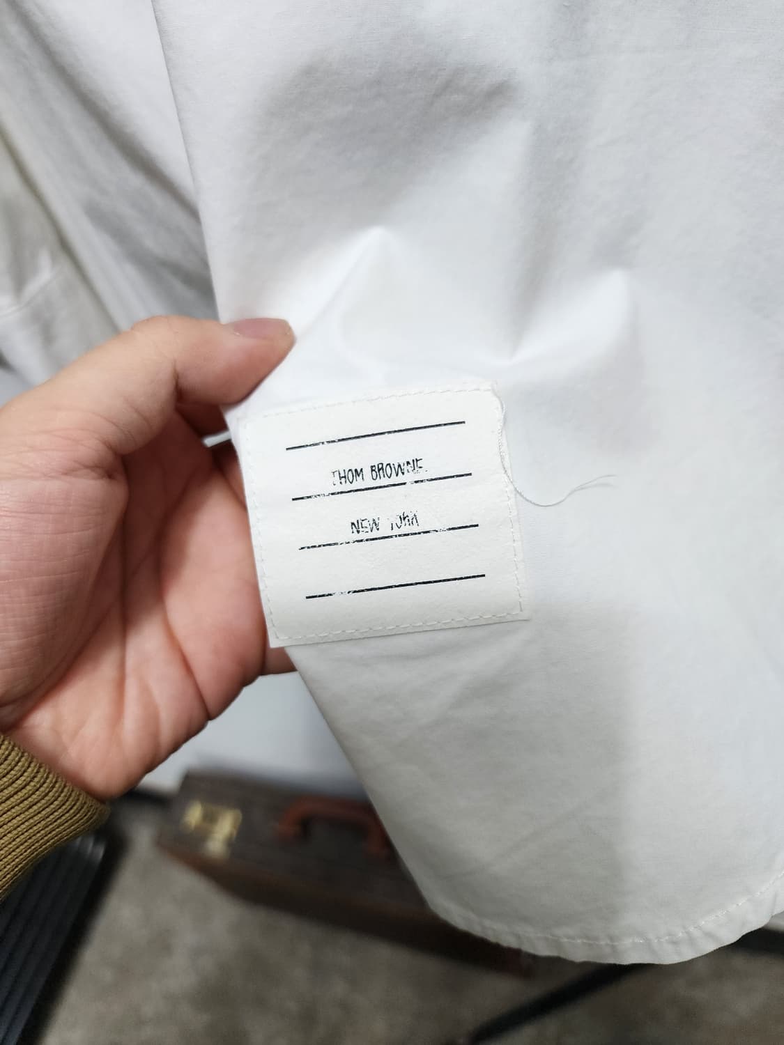 톰브라운 완장로고 셔츠 상품이미지5