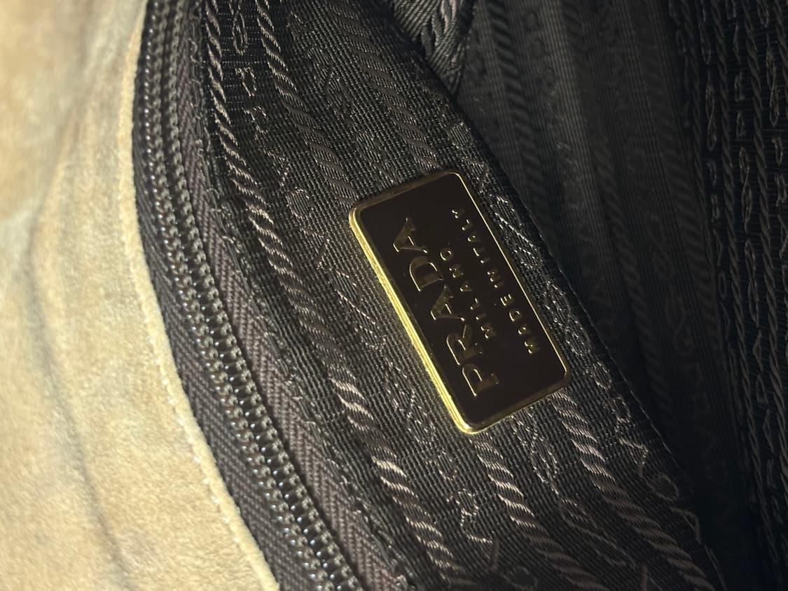 프라다 스웨이드 금장 체인 숄더백 베이지 상품이미지3