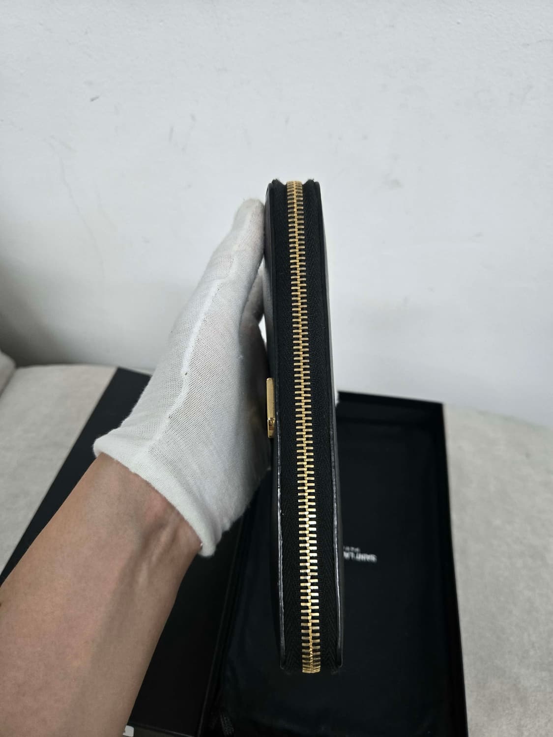 [보증서 정품] 입생로랑 지퍼돌이 장지갑 상품이미지2