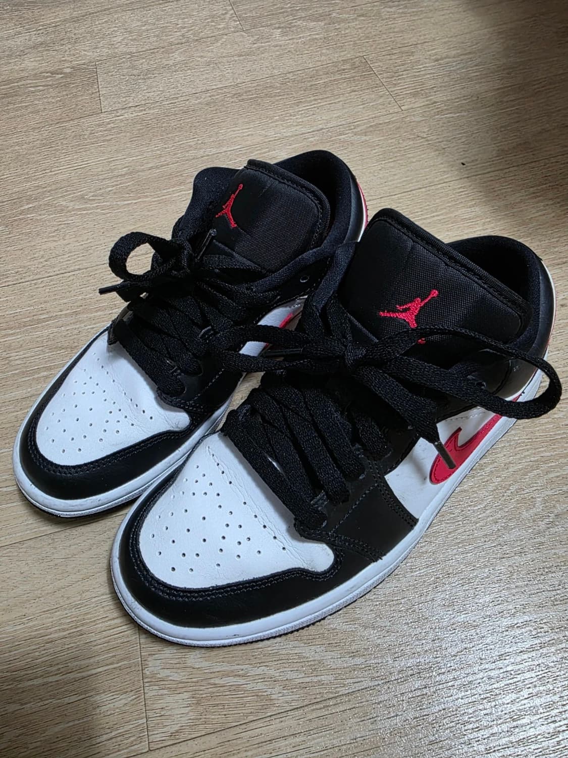 [240] 나이키 에어조던1 로우 사이렌 레드 우먼스 상품이미지1