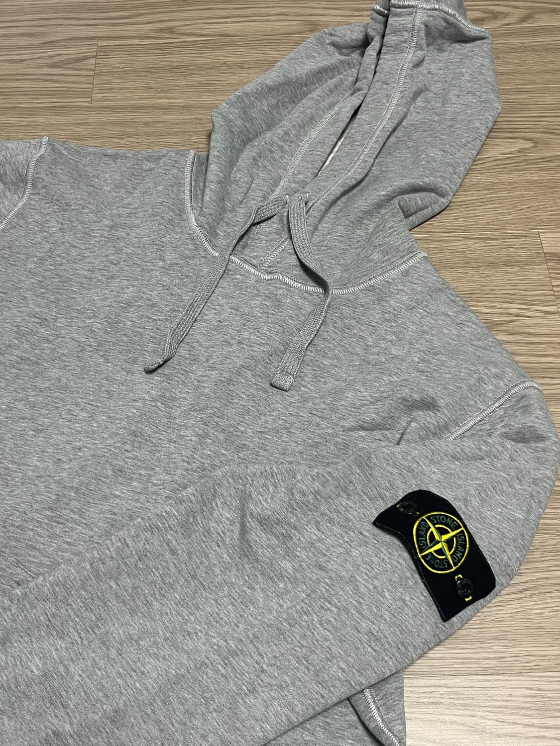 스톤아일랜드 후드티 그레이 상품이미지2