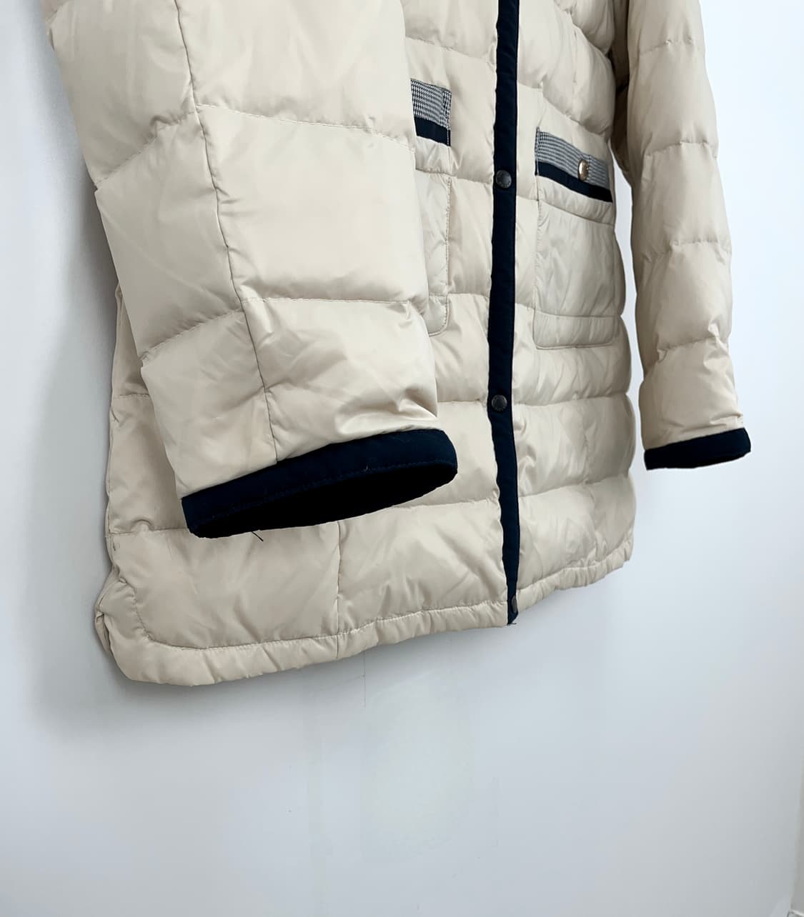 헤지스(HAZZYS) 라운드넥 배색 경량 다운 퀼팅 자켓 상품이미지3