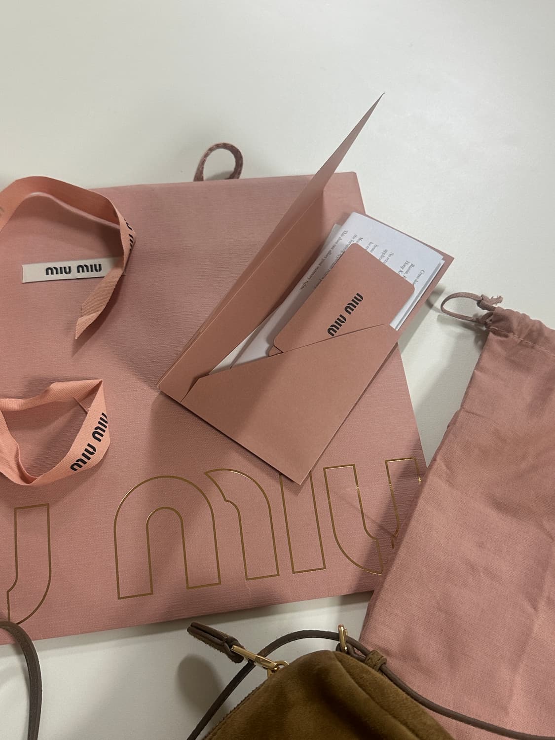 미우미우 스웨이드 레더 포쉐트 미니 토트 숄더백 올리브그린 새상품 상품이미지6