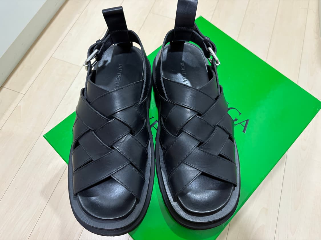 보테가베네타 러그 스트랩 가죽 샌들 블랙 43사이즈 상품이미지1