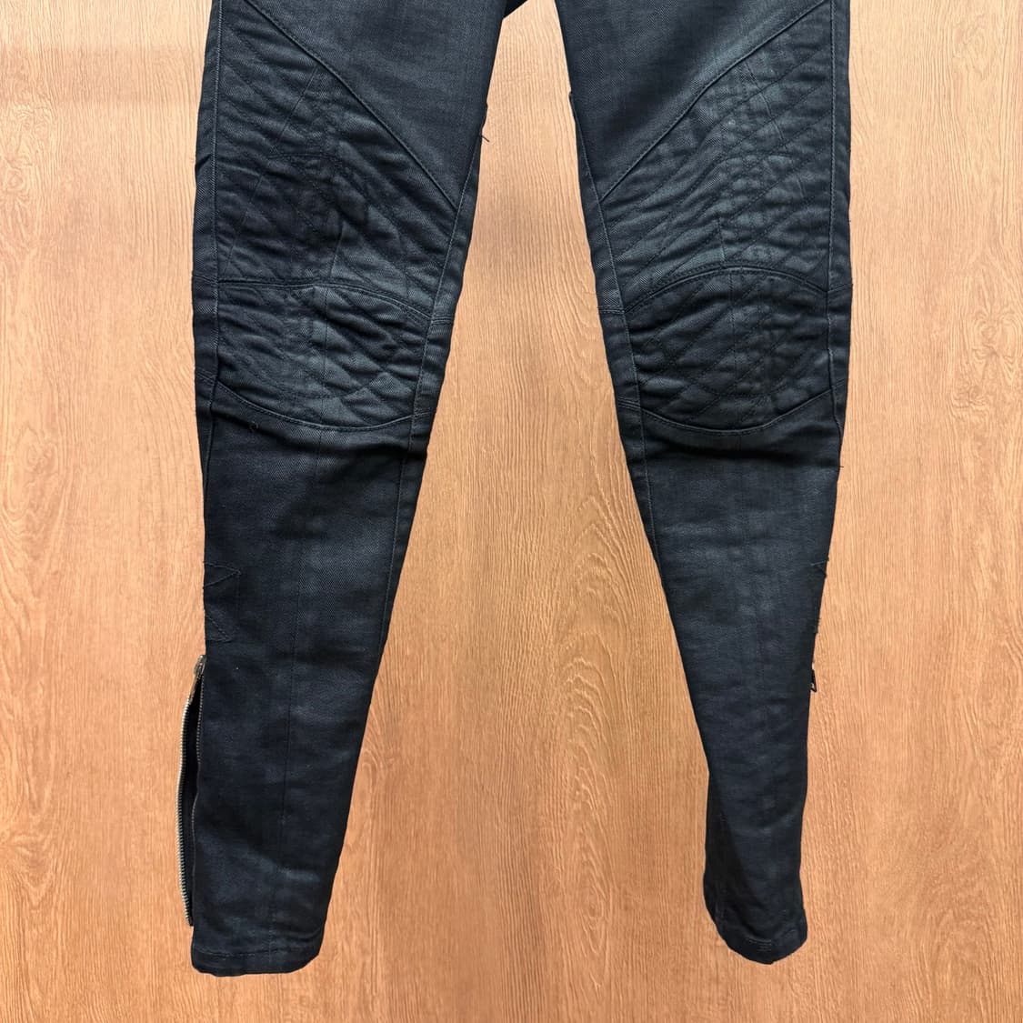 시스템 바이커 스타일 코팅 데님 스키니 팬츠 지퍼 디테일 블랙 상품이미지5