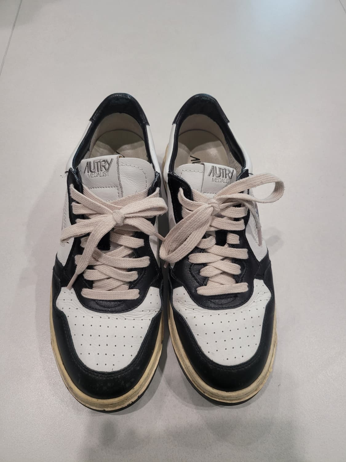 "클래식의 끝판왕" 오트리 메달리스트 범고래 블랙 (43사이즈) 상품이미지3