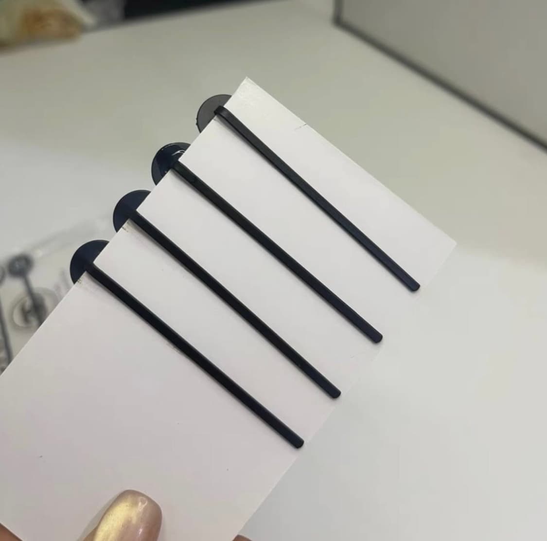 샤넬 뷰티 원형 로고핀 4종  상품이미지3