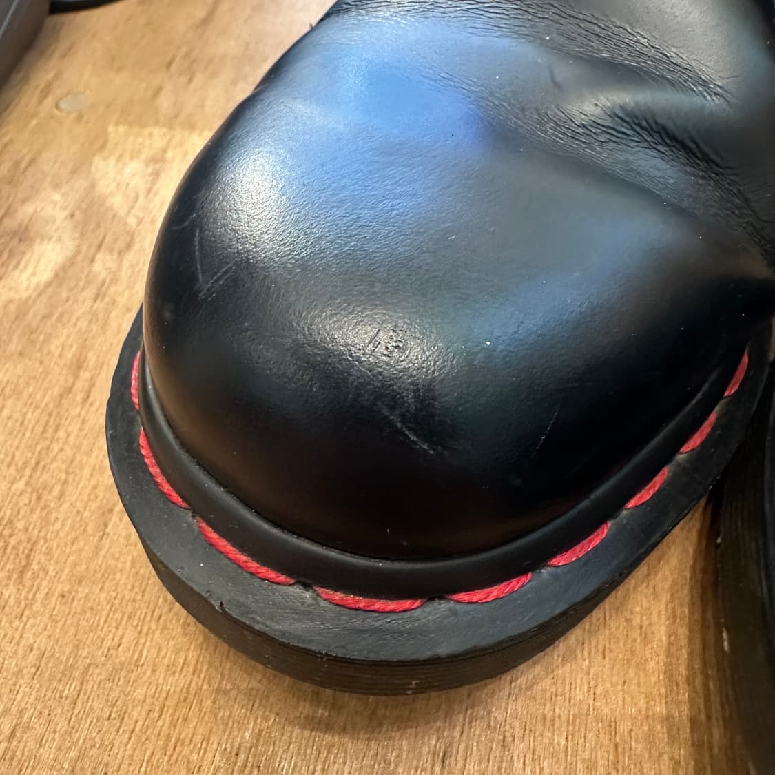 닥터마틴 1461 ‘블랙/레드 스티치’ 상품이미지4