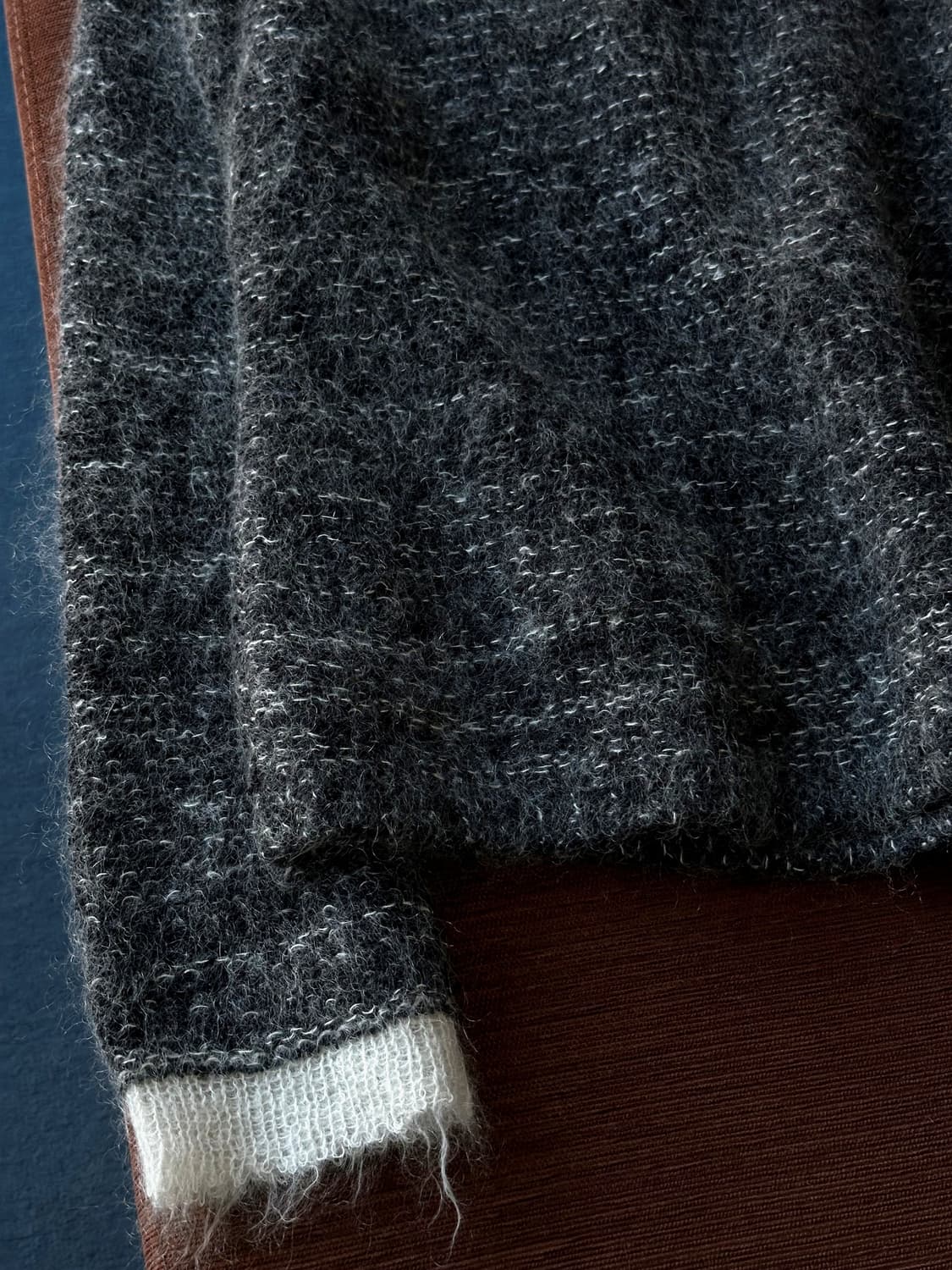 Brushed fabric design neck knit 상품이미지5