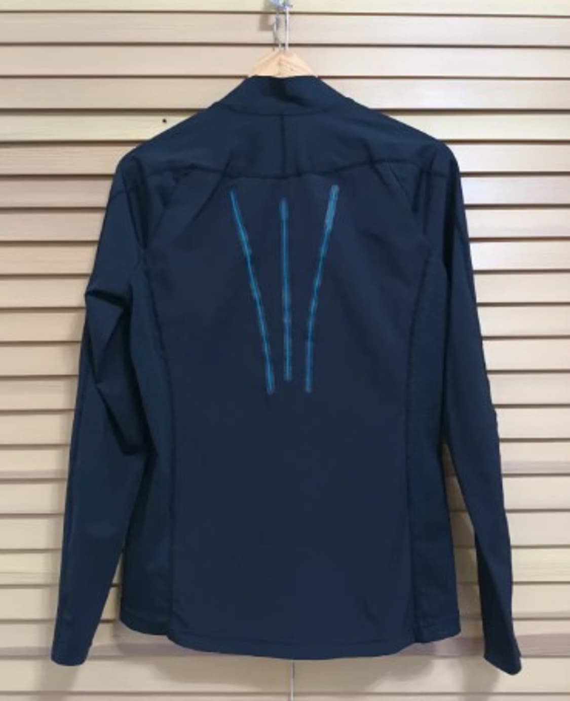 데상트 기능성 사이드매쉬 집업점퍼 105사이즈 상품이미지2