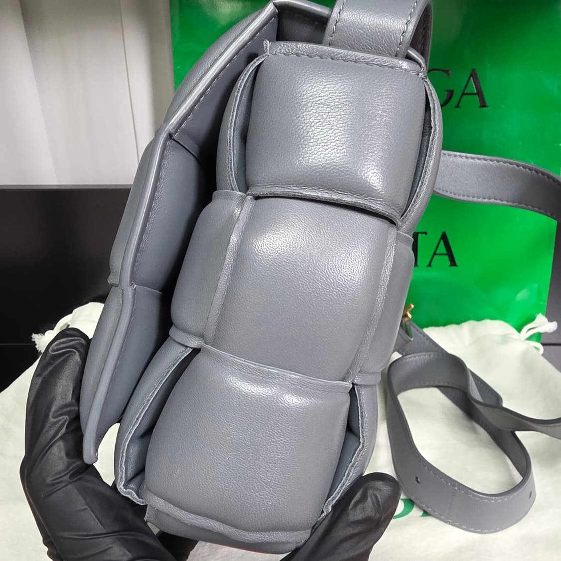 {클로젯}[Os]보테가베네타 패딩 레더 카세트백 상품이미지7