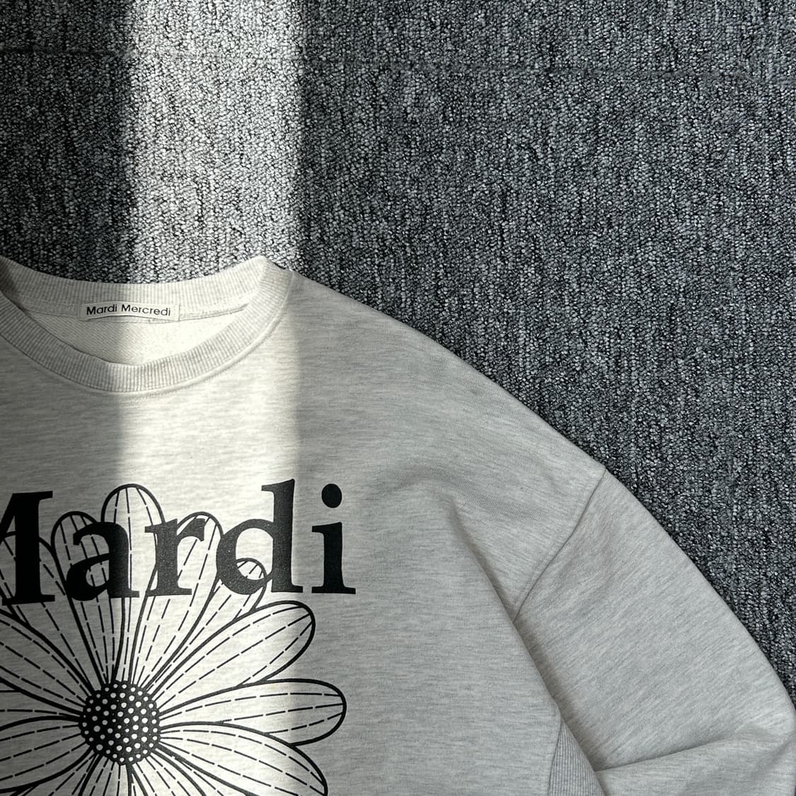 마르디메크르디 플라워 그레이 스웻셔츠 상품이미지2