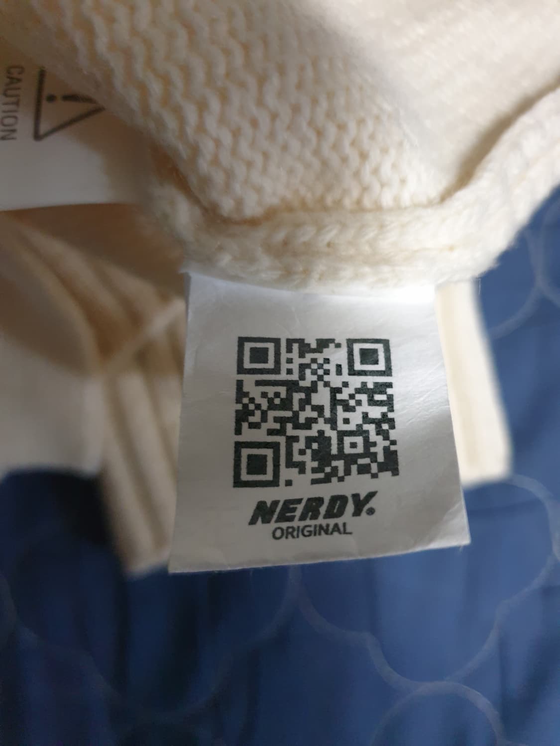 널디 오버핏 레터링자수 패치 사이드2선 혜비 가디건 아이보리 (S) 상품이미지5
