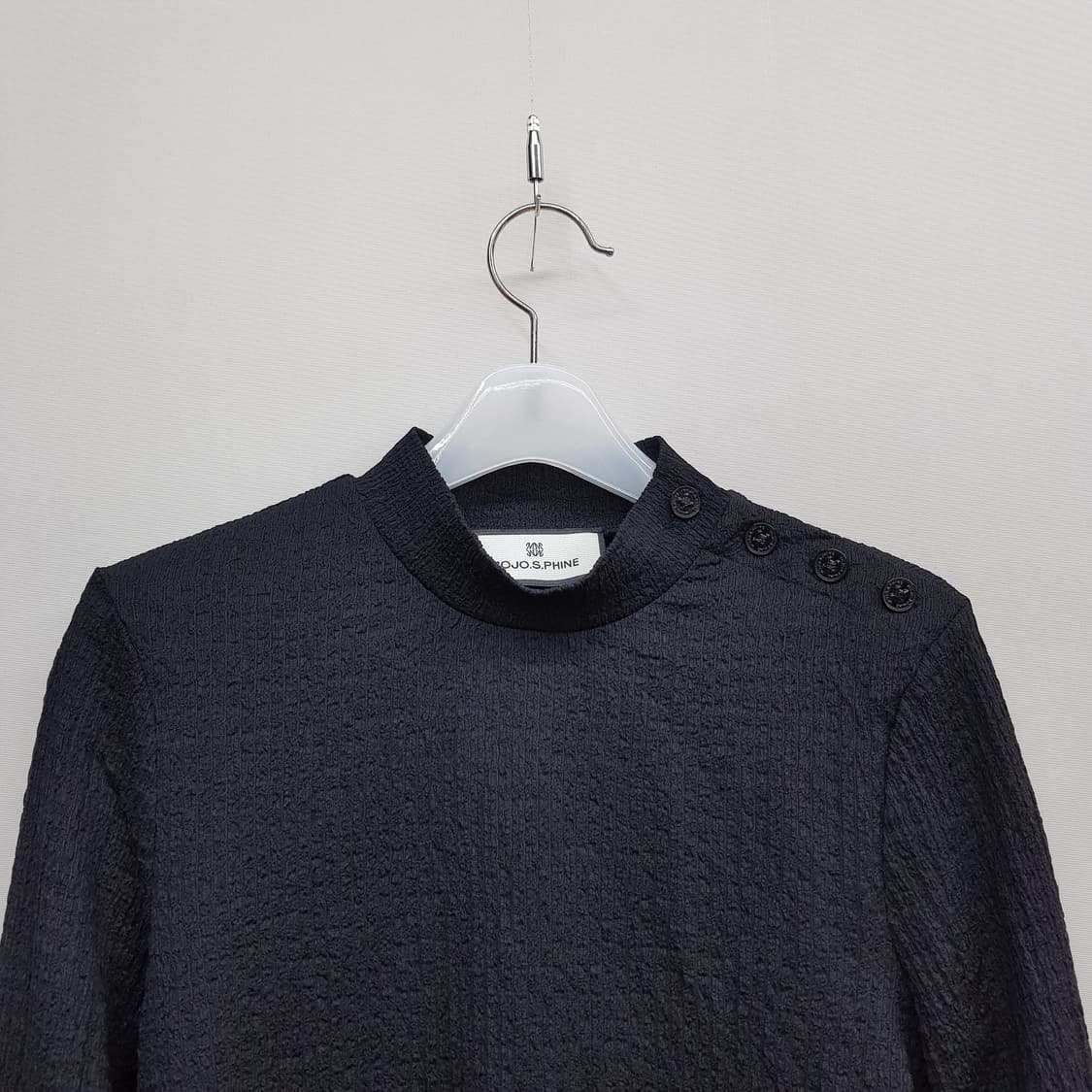 모조에스핀 2023 텍스처드 버튼 디테일 7부 슬리브 탑 M사이즈 상품이미지2