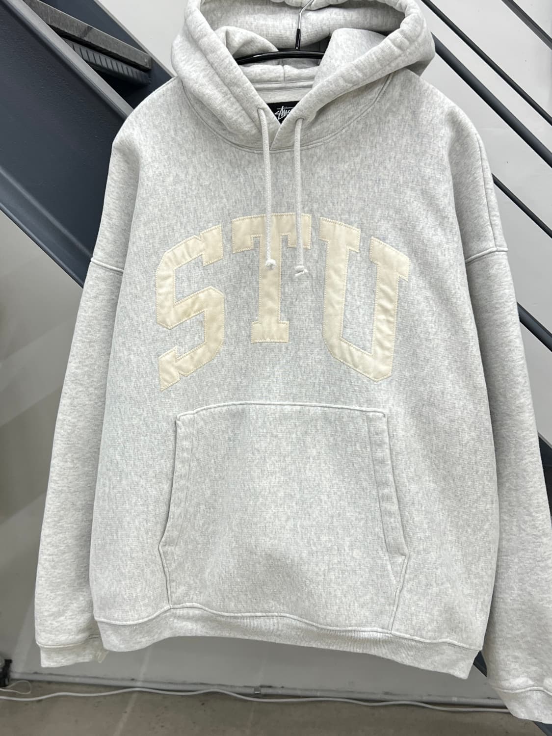 스투시 25ss 스투 아플리케 후드티셔츠 상품이미지3